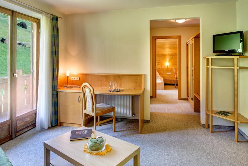 Hotel Ortler Ultimo Ruang foto