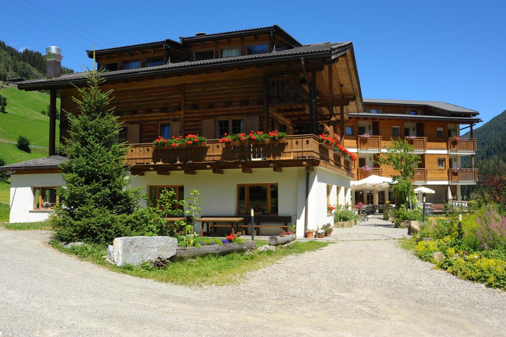 Hotel Ortler Ultimo Bagian luar foto