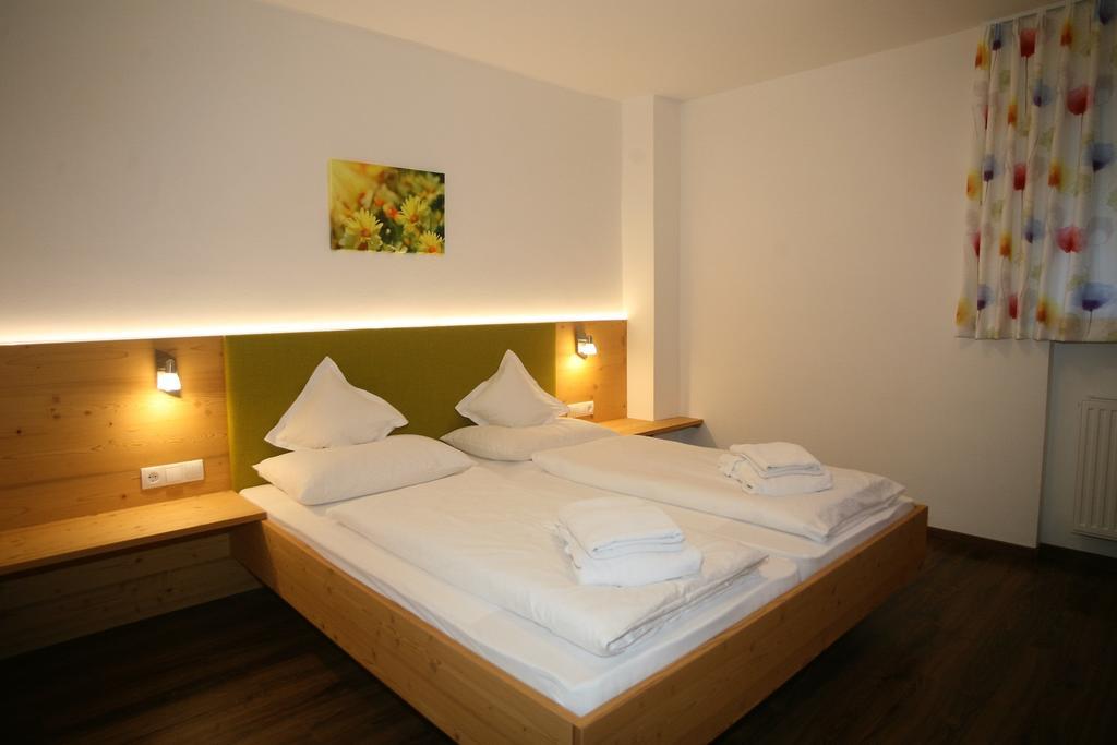 Hotel Ortler Ultimo Ruang foto